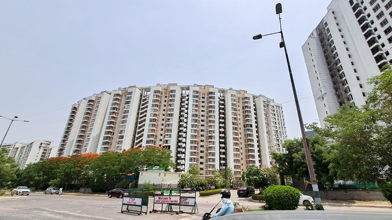 Amrapali Sapphire  Sector 45, Noida